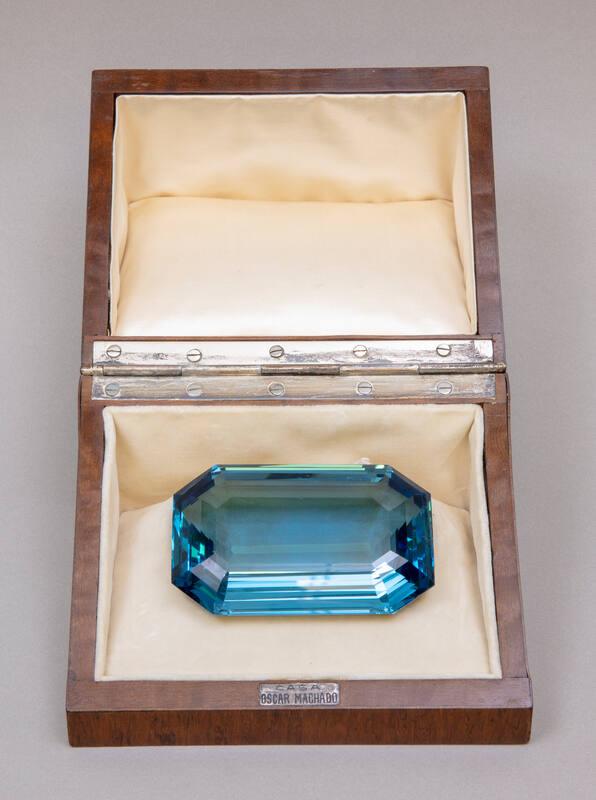 Aquamarine Stone – Gifts and Commemorative Artifacts – Kategorien ...