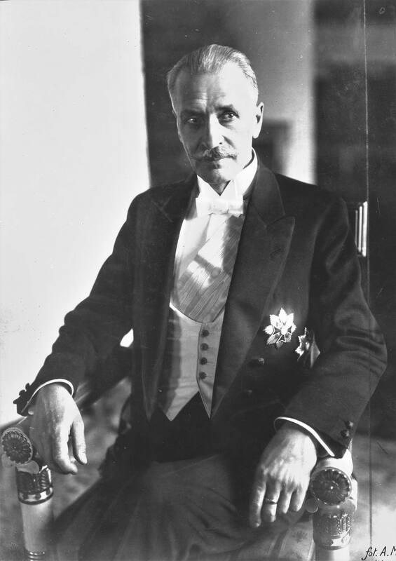 Photographic portrait of Ignacy Mościcki, undated.  Public Domain, https://commons.wikimedia.or…